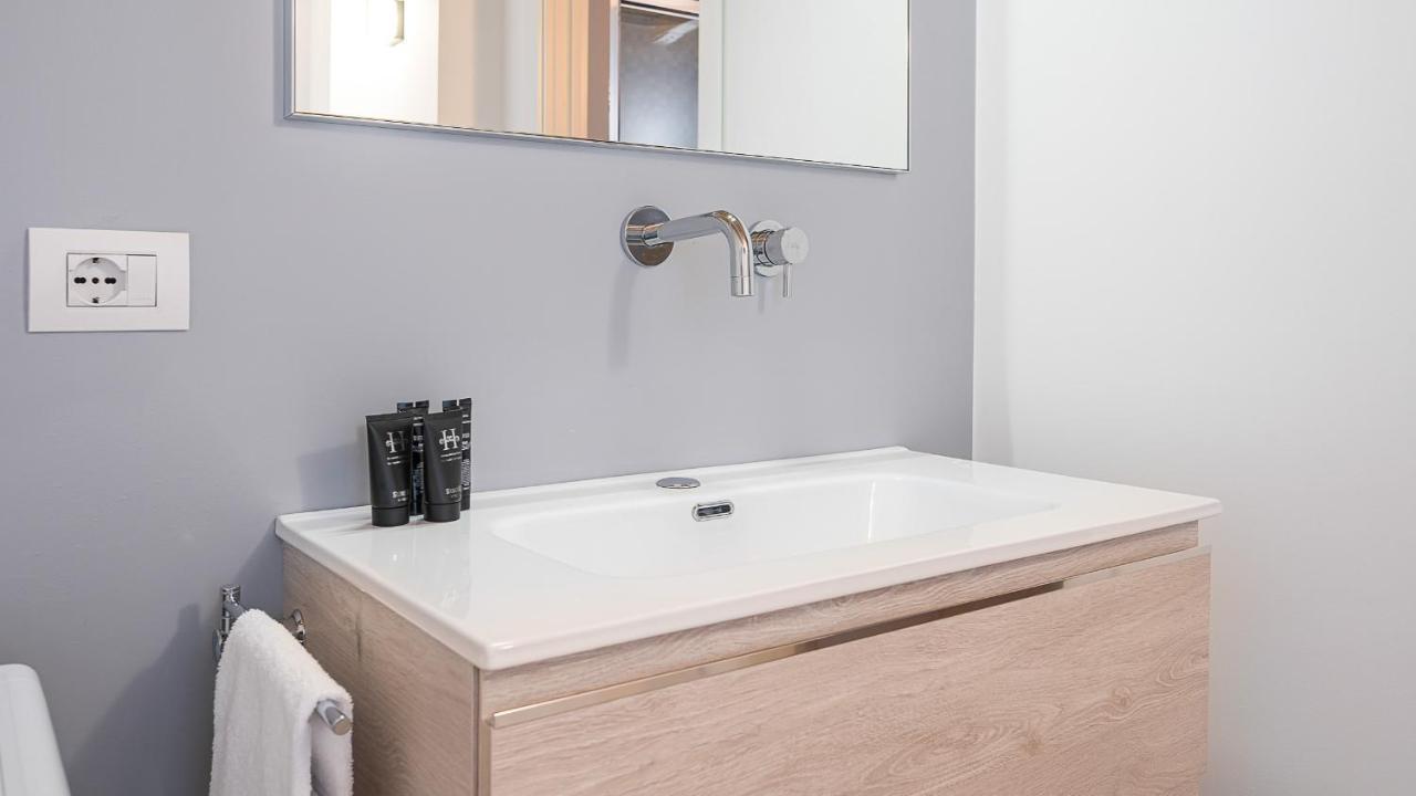 Classbnb - Due Moderni Appartamenti A 1Km Dall'Arco Della Pace Милано Екстериор снимка